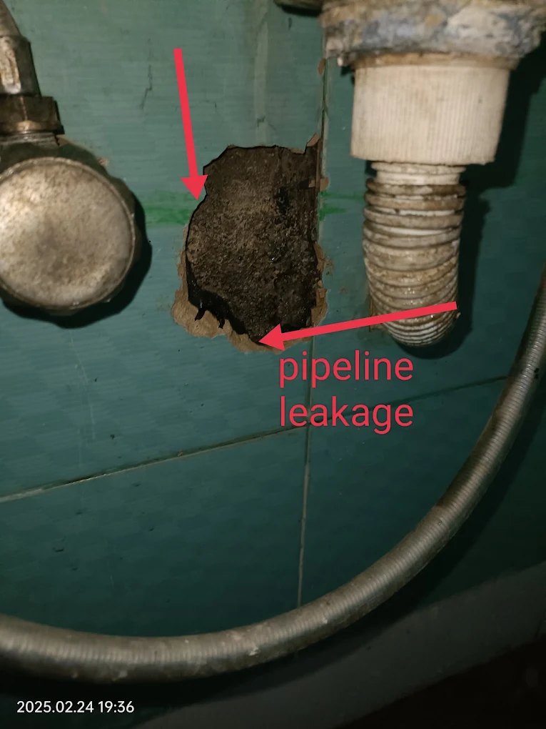 Green-tiled wall opened at the exact leak point with arrows labelled pipeline leakage